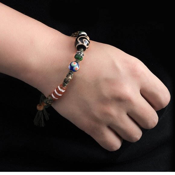 Tibetan Vintage Aquarius Dzi - Picture 3 of 3